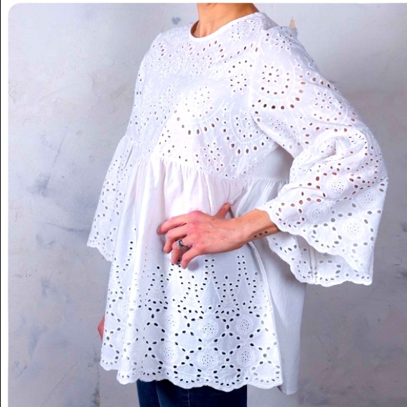 Gorgeous White Eyelet Classy Top. Available in Small and Medium. - Picture 2 of 7